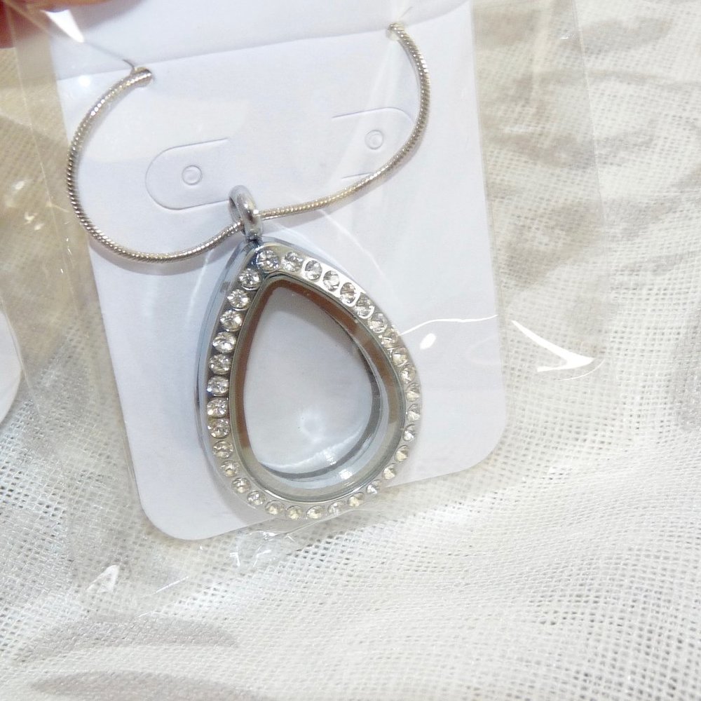 FL *U Choose* Floating Memory Locket Pendants Oval,Pear,Square,Flower, w/10 char - Picture 5 of 9